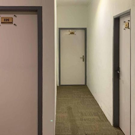 בוקיטינגי Hotel Ananda Syariah Redpartner מראה חיצוני תמונה