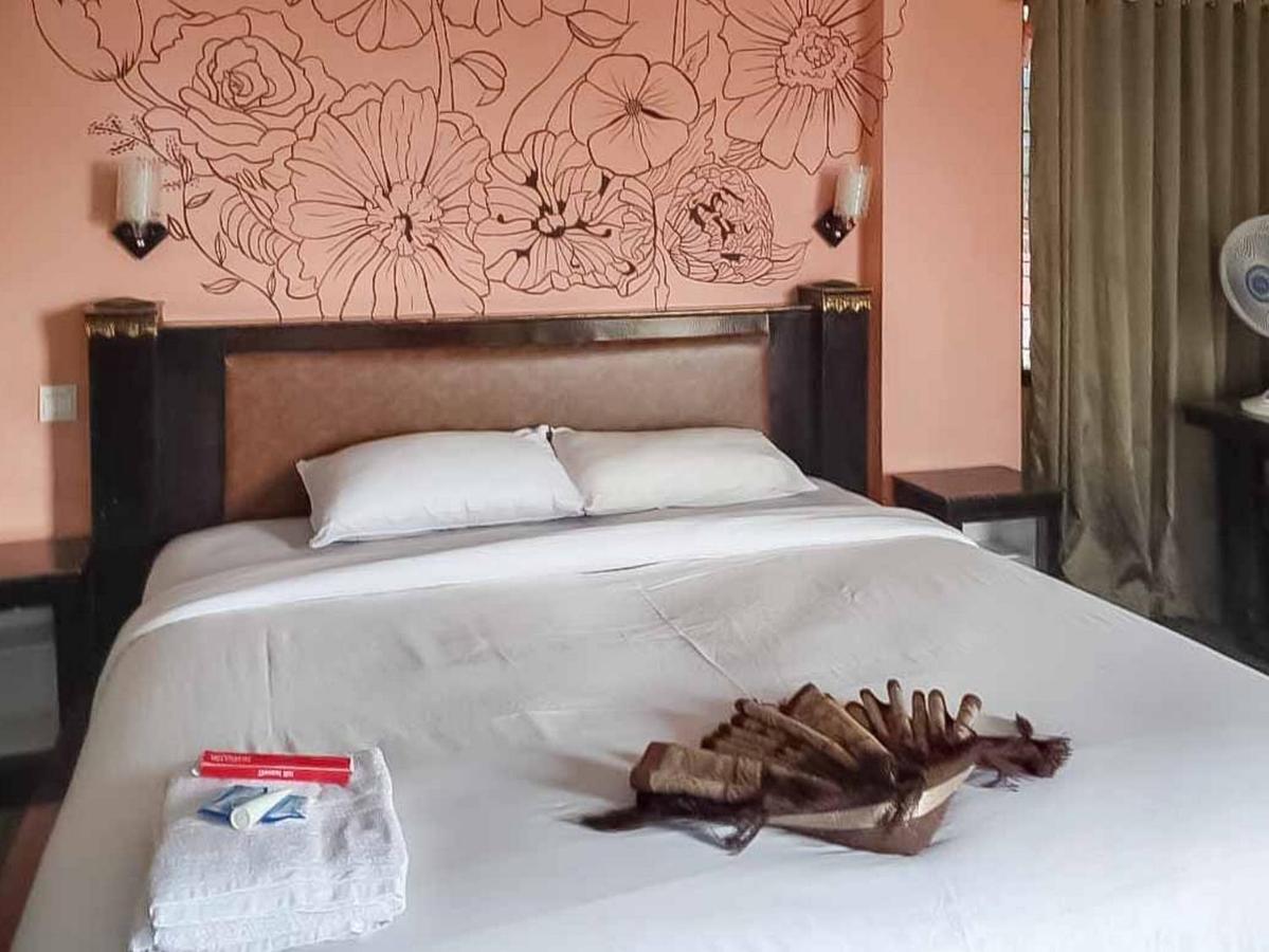 בוקיטינגי Hotel Ananda Syariah Redpartner מראה חיצוני תמונה