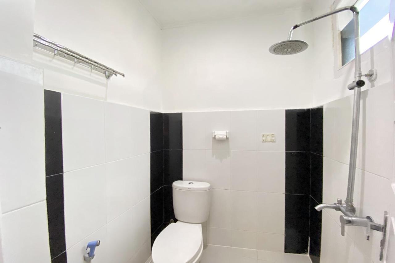 בוקיטינגי Hotel Ananda Syariah Redpartner מראה חיצוני תמונה